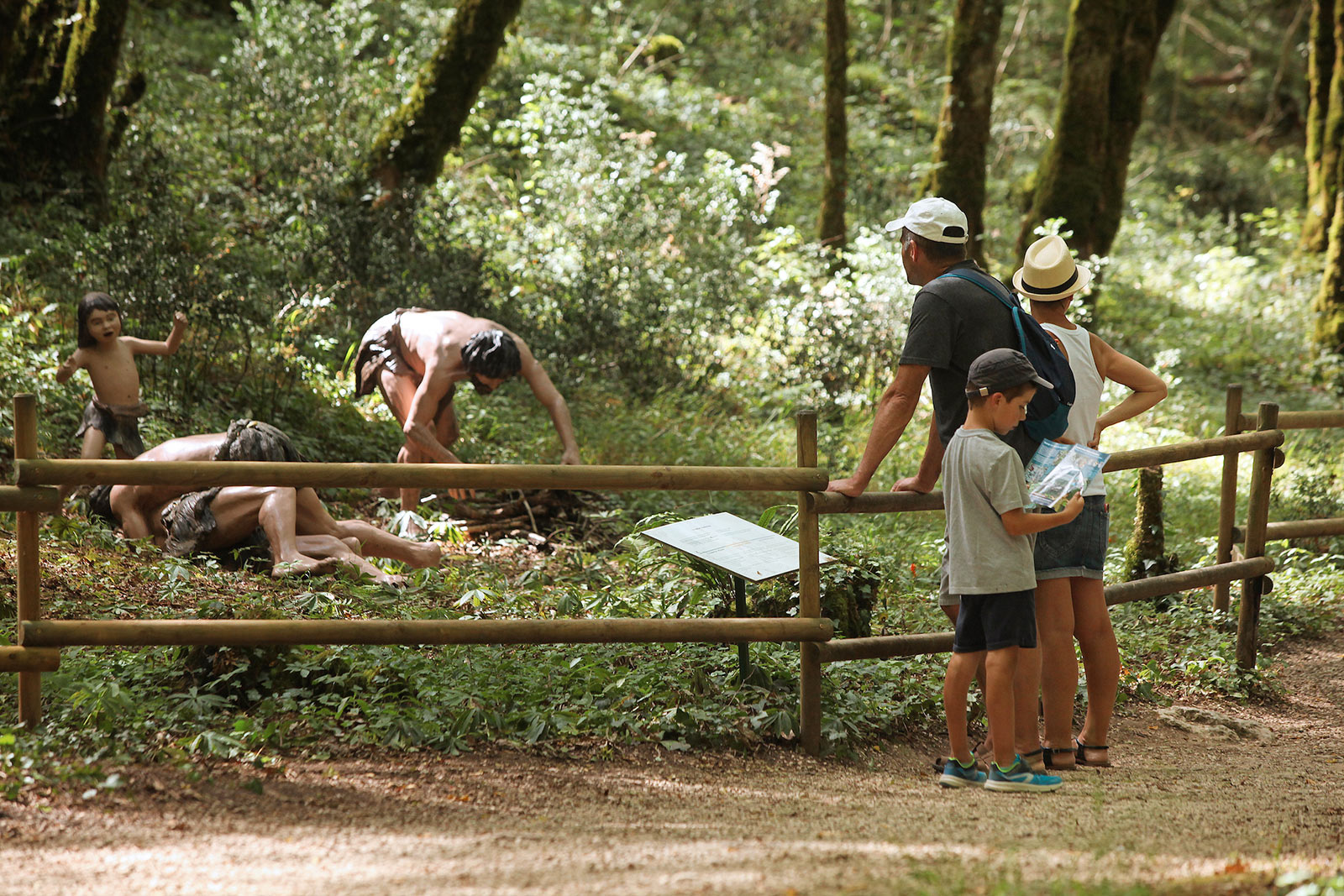 PREHISTO PARC - La Préhistoire comme si vous y étiéz de Neandertal à Cro-Magnon